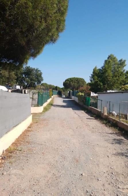 Mobilhome A Frejus A 15 Minute De La Mer Sur Terrain Independant Экстерьер фото